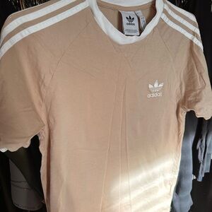 Adidas Men's Tan and White Short Sleeve Tee